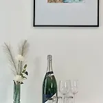 Tünde Nene